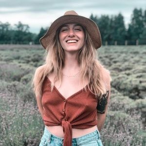 Meet your Posher, Ciera